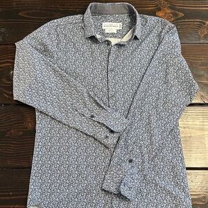 Mizzen+Main Leeward Navy Floral Button Down Shirt (Large Trim)